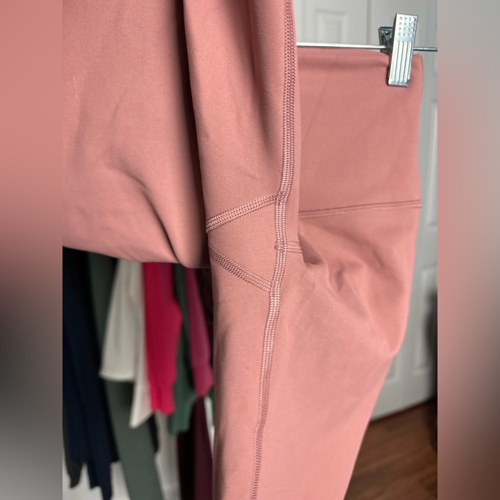 LULULEMON PINK SHORTS WOMEN SIZE 4 - Picture 4 of 6